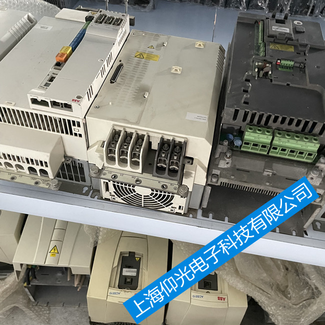 ���I(y��)�S��ABB�ŷ��(q��)��(d��ng)��-MotiFlex e180�(q��)��(d��ng)����(b��o)��E1025�S��