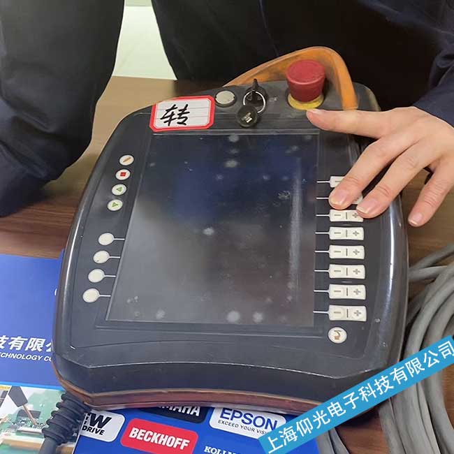 �ӱ���(k��)��KUKA�C(j��)����ʾ�̺У�ʾ�������M(j��n)����ϵ�y(t��ng)��(y��ng)���_�P(gu��n)�p�ľS��